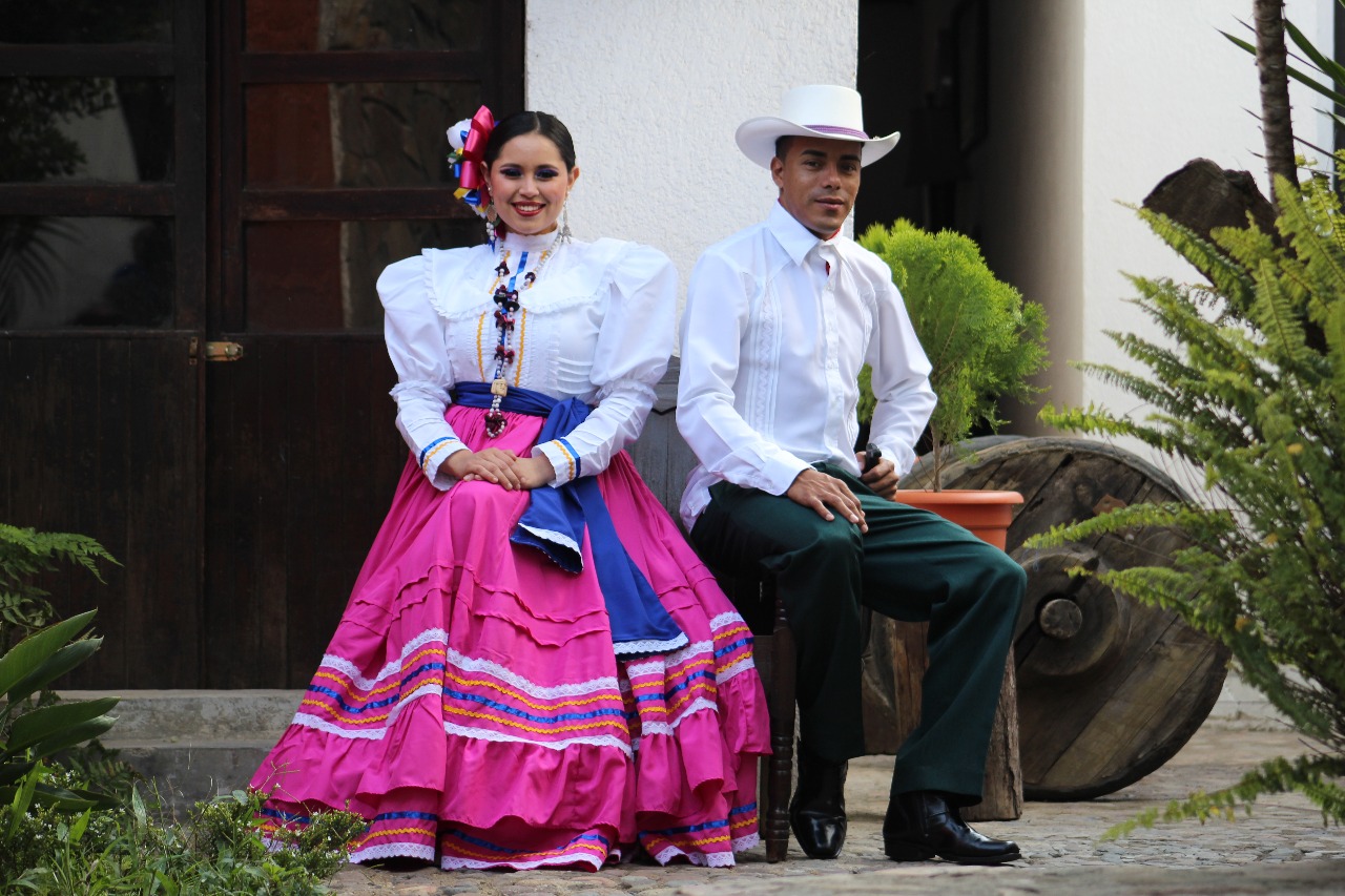 Traje criollo o colonial de la municipalidad de Camasca