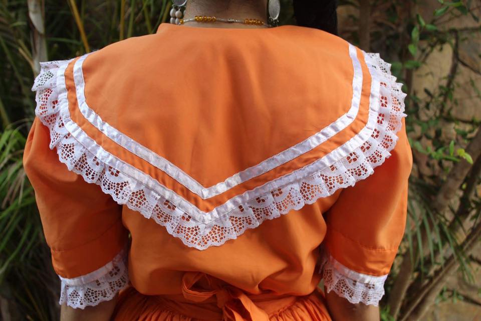 Blusa de la mujer espalda